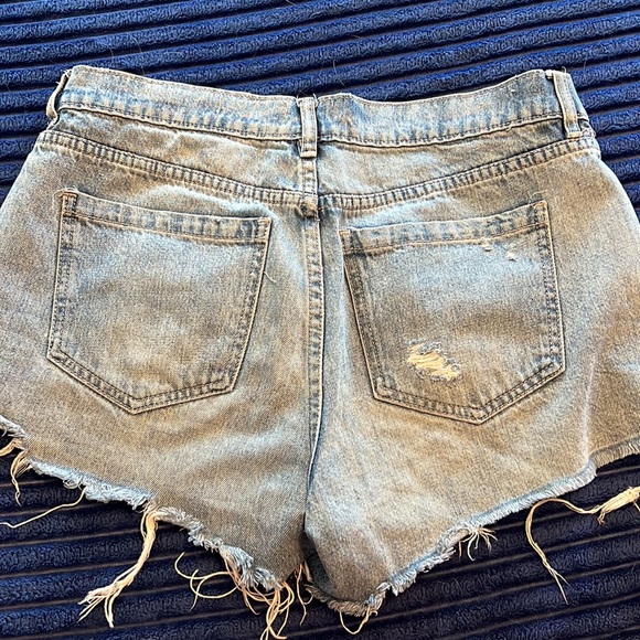 Shorts - Picture 3 of 3